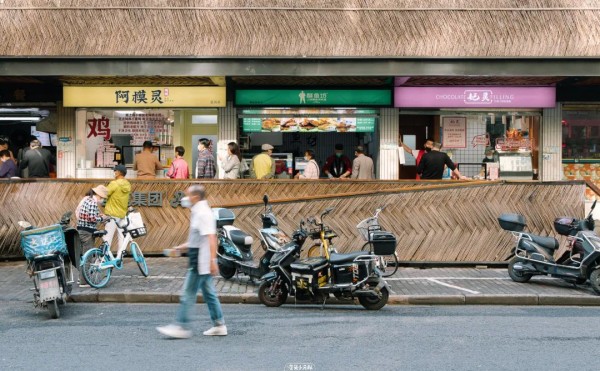 菜场变“网红”背后：即时零售、骑手与城市新地标